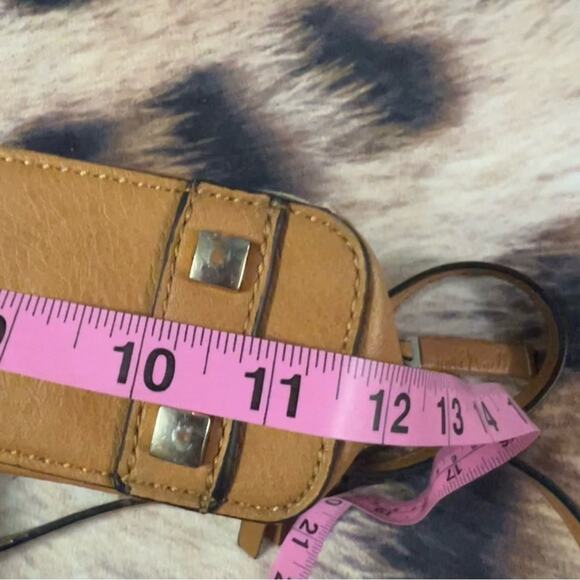 Simply Noelle Neutral Colorblock Crossbody or Shoulder Bag w/ Zipper Closures - Picture 14 of 14